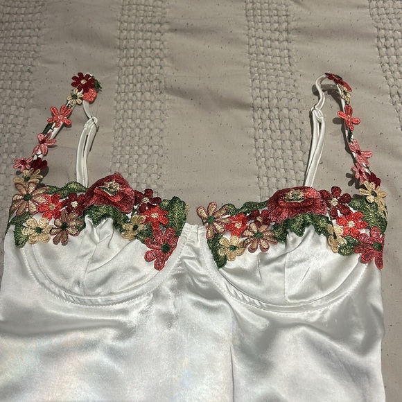 Princess Polly. US size “0” White fitted silk dress - Picture 5 of 5